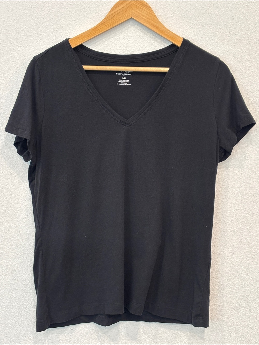 Banana Republic Women’s Cotton Blend Black V-Neck Short Sleeve Tee Size L